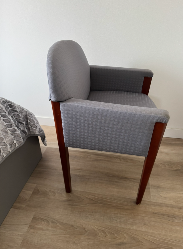 Fauteuil d’appoint contemporain en bon état à vendre - Photo 3