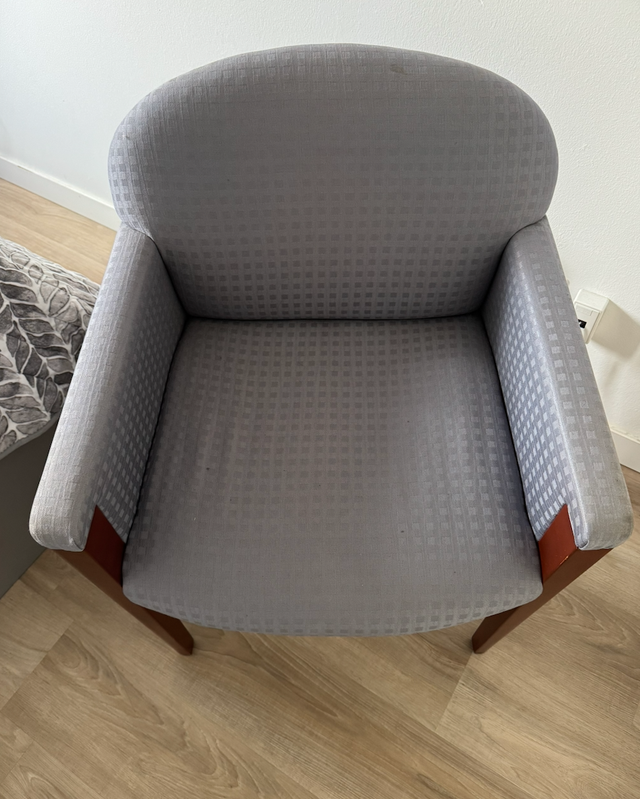 Fauteuil d’appoint contemporain en bon état à vendre - Photo 4