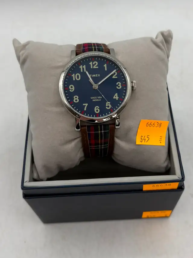 NEW/NEVER WORN Timex tw2p69500 Men's Watch in Box