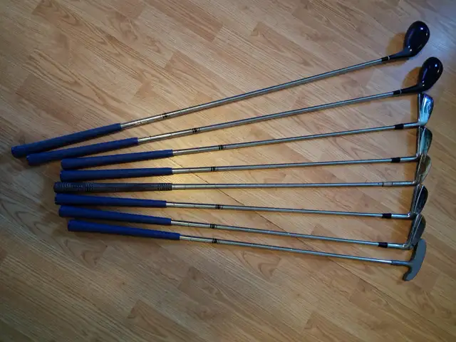 GOLF CLUBS   BAG, BALLS, AND TEES FOR FIRST TIME GOLFER