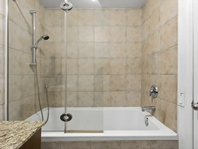 WOW  Condo 2 chambres meublé au centre-ville   piscine et gym! - Photo 14