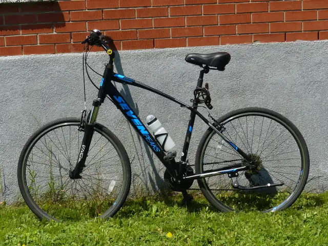 Vélo hybride de marque Seven Peak à vendre
