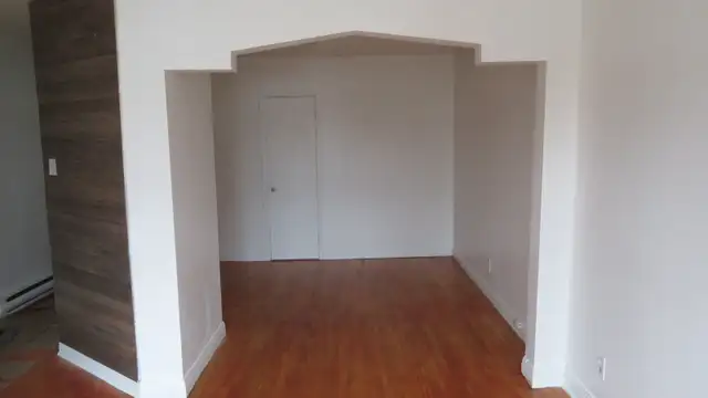 freshly renovated upper 3 1/2 apartment in lasalle - Photo 7