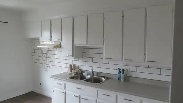 freshly renovated upper 3 1/2 apartment in lasalle - Photo 9