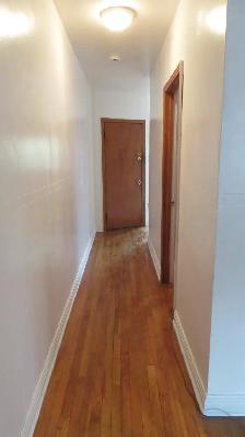 freshly renovated upper 3 1/2 apartment in lasalle - Photo 12