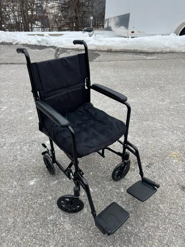 DRIVE MEDICAL TRANSPORT CHAIR WITH ROHO CUSHION