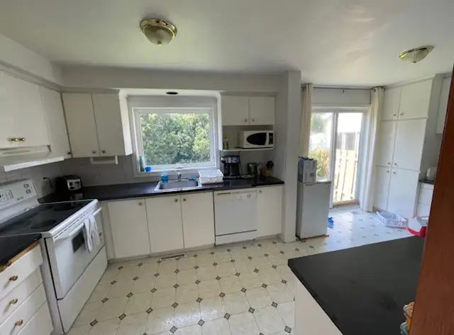Shared Home, One Bedroom for Rent, Central, Parking! For Jul 1st - Photo 4