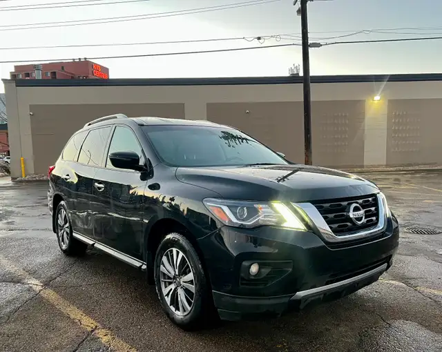 2018 Nissan Pathfinder SV 4WD 7 Seater remote start 2 set tire - Photo 3