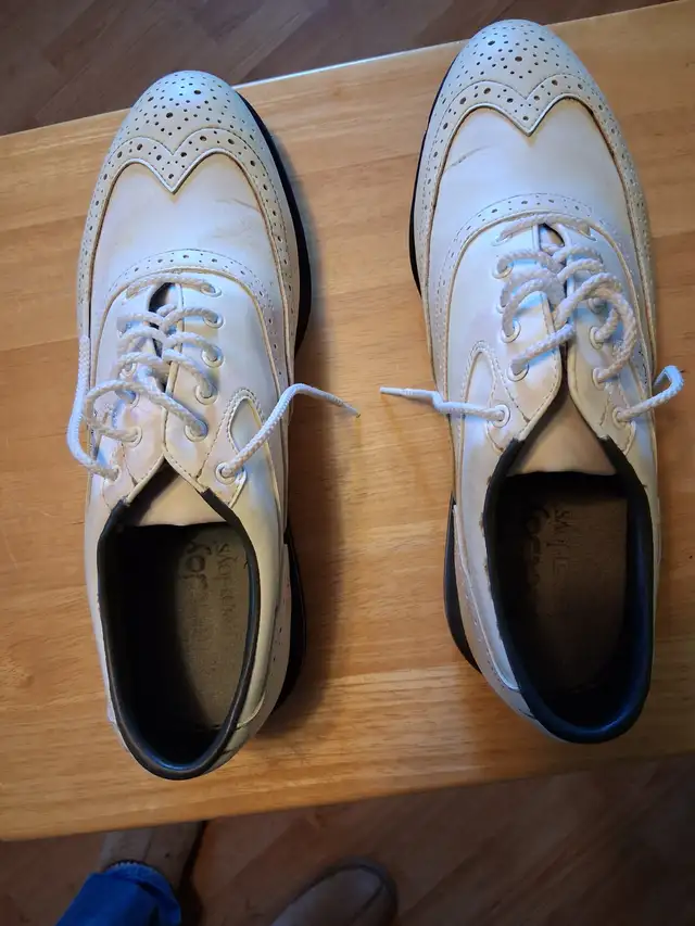 LIGHTLY USED FOOTJOY GOLF SHOES