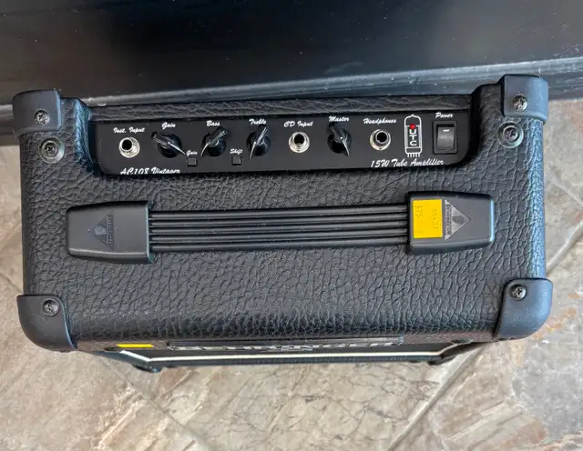 Bahringer Vintager ac108 Mini Guitar Amp - Photo 2