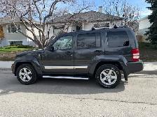 2010 Jeep Liberty Limited | Trail Rated 4x4 | Winter-Ready SUV - Photo 2