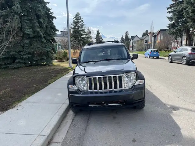 2010 Jeep Liberty Limited | Trail Rated 4x4 | Winter-Ready SUV - Photo 4