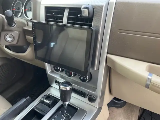 2010 Jeep Liberty Limited | Trail Rated 4x4 | Winter-Ready SUV - Photo 7