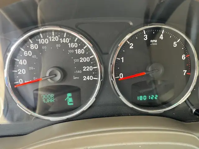 2010 Jeep Liberty Limited | Trail Rated 4x4 | Winter-Ready SUV - Photo 8