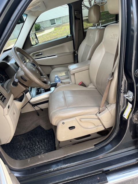 2010 Jeep Liberty Limited | Trail Rated 4x4 | Winter-Ready SUV - Photo 9