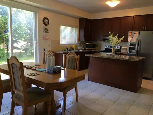 Furnished bedroom in Oshawa for rent - Photo 4