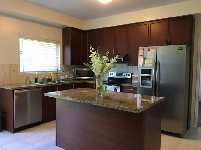 Furnished bedroom in Oshawa for rent - Photo 5