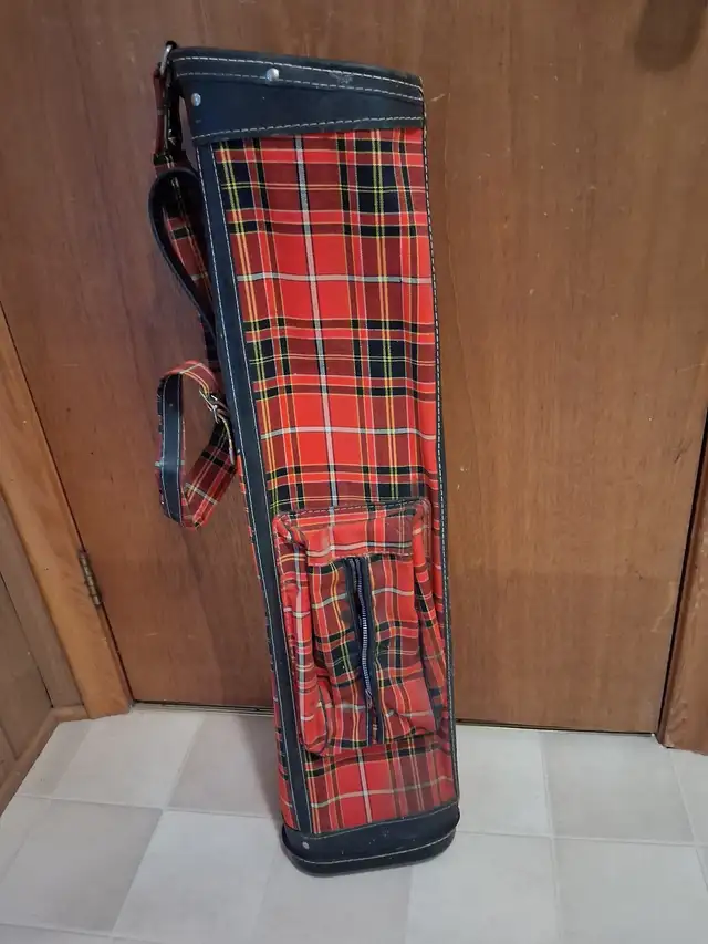 SMALL, PLAID GOLF BAG