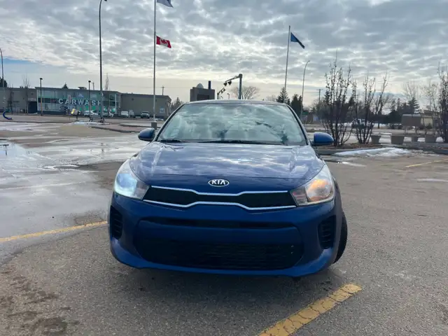 2020 Kia Rio LX  IVT, service history (paper) Carfax garage-kept - Photo 3