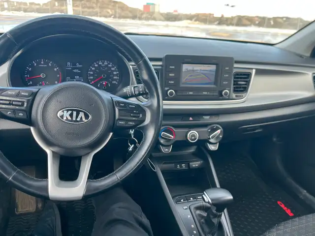 2020 Kia Rio LX  IVT, service history (paper) Carfax garage-kept - Photo 6