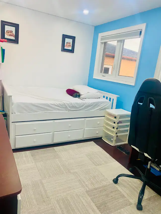 Room for Rent – $890/month – Near Square One (Female Only) - Photo 3