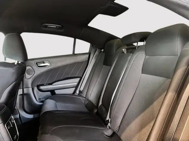 2016 Dodge Charger R/T Scat Pack Only 66,000 km's! No accidents! - Photo 4