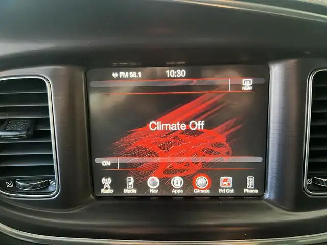 2016 Dodge Charger R/T Scat Pack Only 66,000 km's! No accidents! - Photo 8