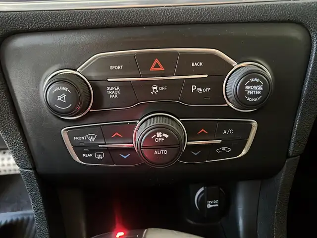 2016 Dodge Charger R/T Scat Pack Only 66,000 km's! No accidents! - Photo 9