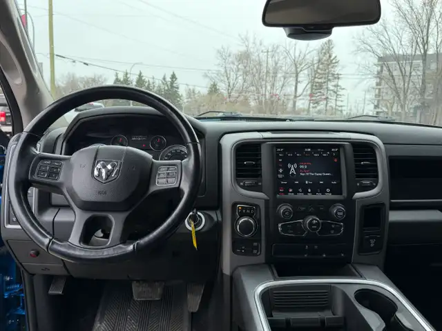 2021 Ram 1500 Classic Express Quad Cab 4X4 ONLY 105,000KMS - Photo 4