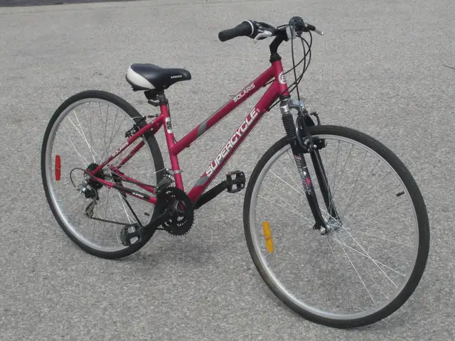 FEMALE'S HYBRID 700C SUPERCYCLE SOLARIS 18SPD ROAD/TRAIL BIKE!