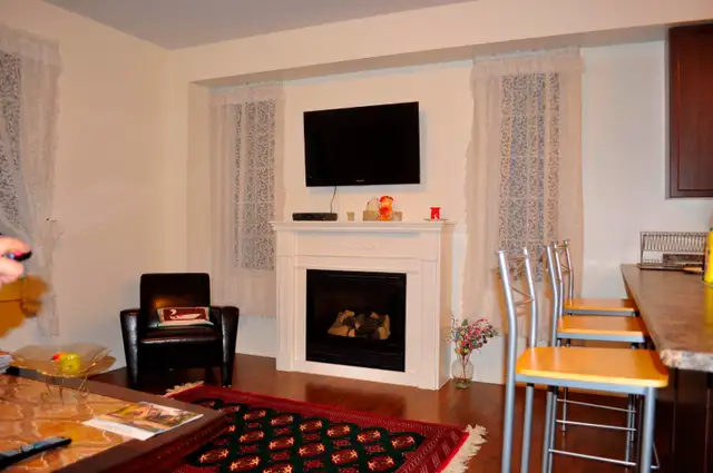 ATTENTION STUDENTS: YORK UNIVERSITY  2026 Summer term Room - Photo 3