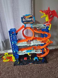 2 Hotwheels Ultimate Garage