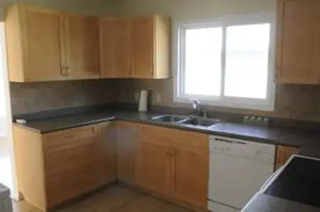 3 Bdrm Suite - Very Close Walk to University - Photo 5