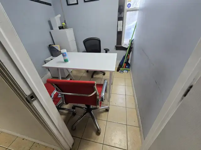 OMVIC APPROVED OFFICE FOR LEASE DOWNTOWN BRAMPTON - Photo 2