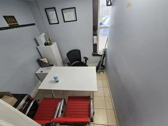 OMVIC APPROVED OFFICE FOR LEASE DOWNTOWN BRAMPTON - Photo 3
