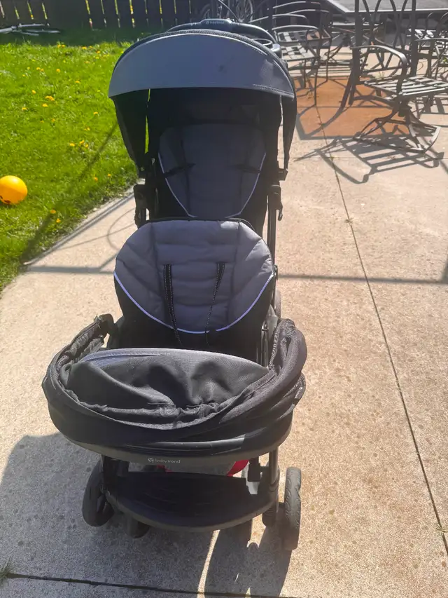 Double seated Stroller - Photo 4