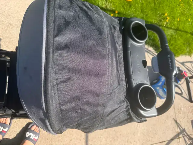 Double seated Stroller - Photo 5