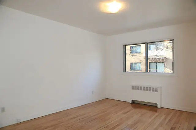 Dorval :renovated big 3.5, 5.5 best location for rent - Photo 4