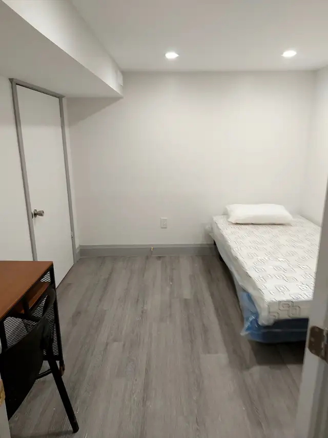 Basement room for rent near mohawk college - Photo 6