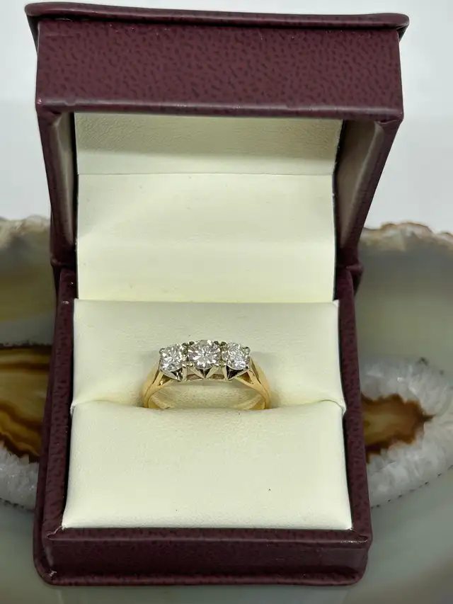Vintage Trilogy W/G Diamond Ring