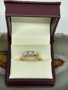 Vintage Trilogy W/G Diamond Ring