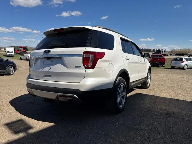 2017 Ford Explorer XLT- WARRANTY INC, REMOTE START, HEATED &  PW - Photo 5