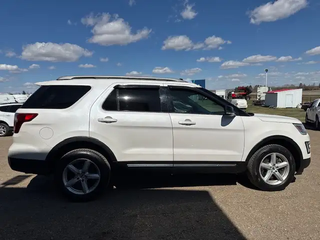 2017 Ford Explorer XLT- WARRANTY INC, REMOTE START, HEATED &  PW - Photo 6