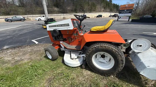Allis Chalmers 312 Garden Tractor - Photo 4
