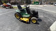 JOHN DEERE GT262 LAWN TRACTOR