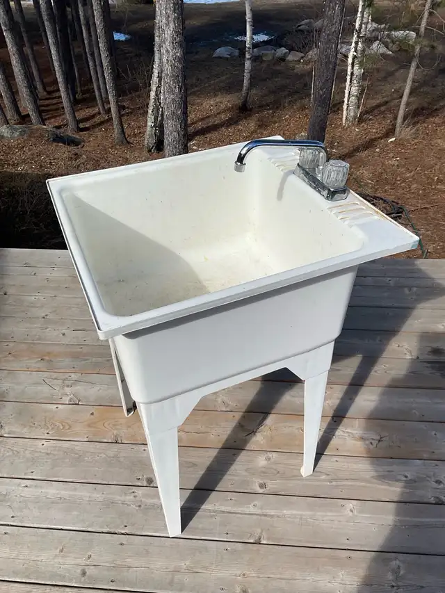 Laundry tub with tap - Photo 2