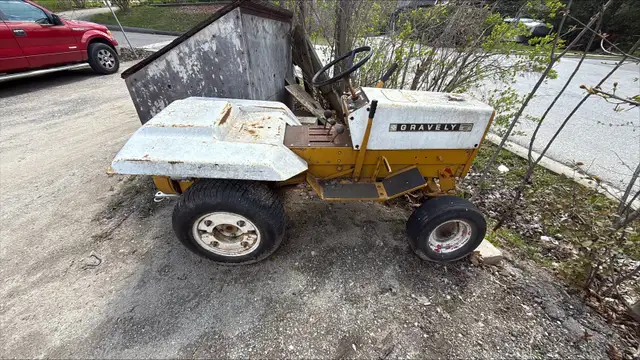 GRAVELY RIDING LAWN MOWER AND ACCESSORIES