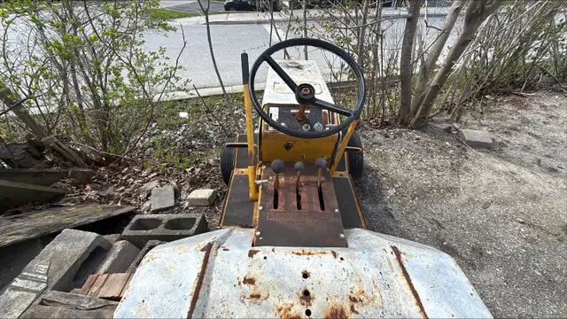 GRAVELY RIDING LAWN MOWER AND ACCESSORIES - Photo 2