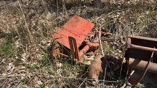 GRAVELY RIDING LAWN MOWER AND ACCESSORIES - Photo 3