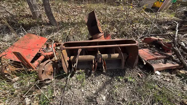 GRAVELY RIDING LAWN MOWER AND ACCESSORIES - Photo 4